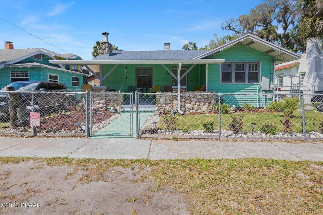 224 Taylor Ave in Daytona Beach, FL - Building Photo