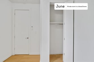 Room in Shared 4 bed/2 bath home in New York, NY - Building Photo - Building Photo