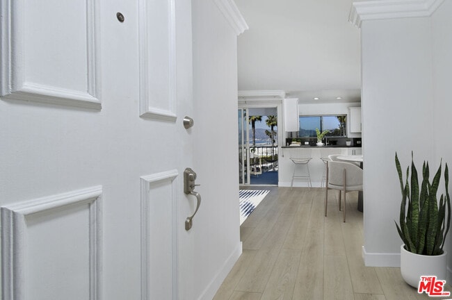 1649 Appian Way in Santa Monica, CA - Building Photo - Building Photo