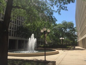 1450 E 55th Pl, Unit 925South in Chicago, IL - Building Photo - Building Photo