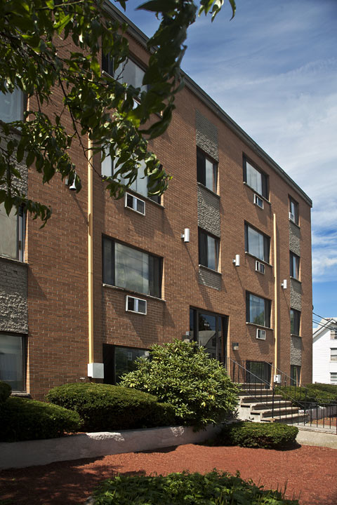 Andover House in Malden, MA - Foto de edificio - Building Photo