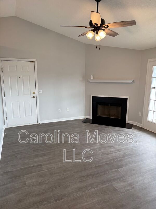 107 Pelham Square Way in Greer, SC - Building Photo - Building Photo