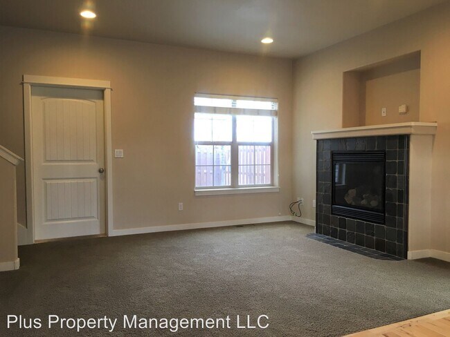 804 NE Ross Rd in Bend, OR - Building Photo - Building Photo
