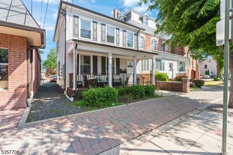 54 W Somerset St in Raritan, NJ - Building Photo