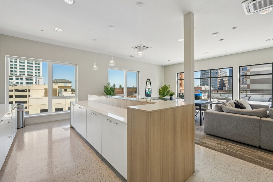 Envoy in Sacramento, CA - Foto de edificio