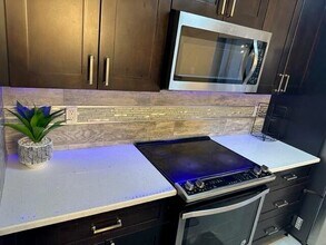 5584 NW 59th Pl in Tamarac, FL - Foto de edificio - Building Photo