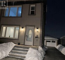 844A Danforth Rd in Toronto, ON - Building Photo