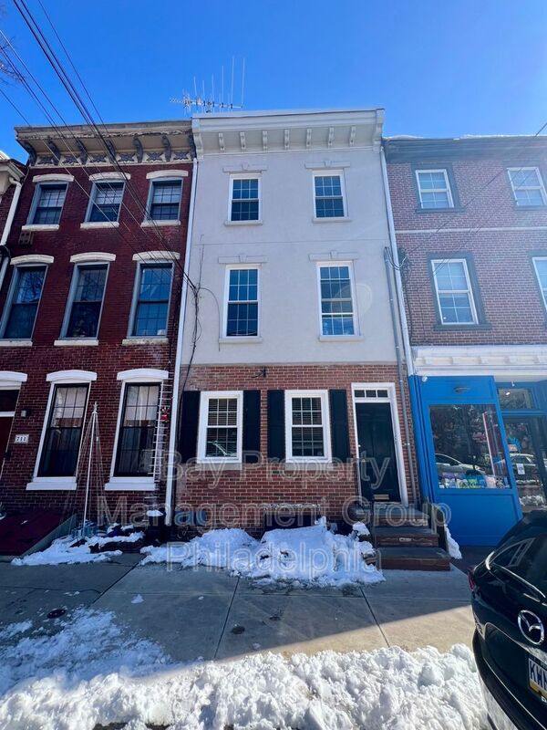 property at 713 S 2nd St