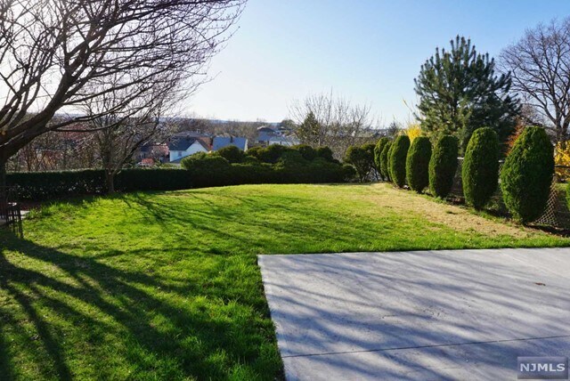235 Orient Wy, Unit 3C in Lyndhurst, NJ - Building Photo
