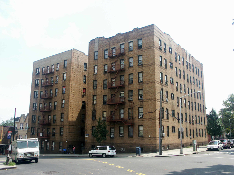 80 W 170th St in Bronx, NY - Foto de edificio