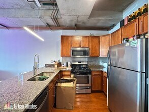 1610 W Fullerton Ave, Unit G01C in Chicago, IL - Building Photo - Building Photo
