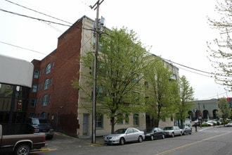 Edington Court Apartments in Portland, OR - Foto de edificio - Building Photo