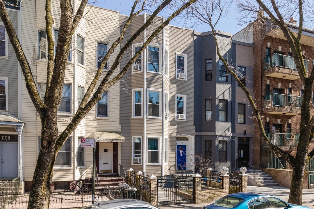 1104 Putnam Ave in Brooklyn, NY - Foto de edificio