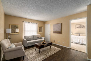High Point Village in Austin, TX - Building Photo