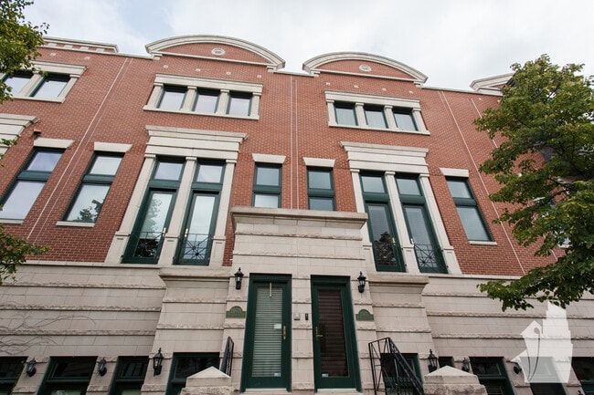 property at 2017 N Lincoln Ave