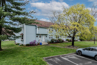 Ellington Ridge Condominiums in Ellington, CT - Building Photo - Building Photo