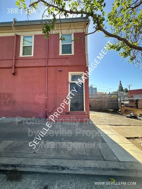 5942 Adeline St in Oakland, CA - Building Photo