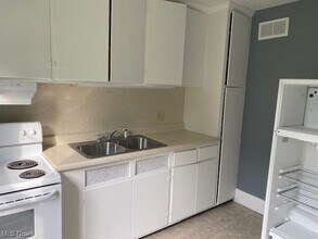911 Findley Ave-Unit -B in Zanesville, OH - Building Photo - Building Photo