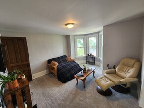 233 Calder St, Unit 2 in Altoona, PA - Building Photo - Building Photo