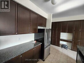 10587 Woodbine Ave in Gormley, ON - Building Photo - Building Photo