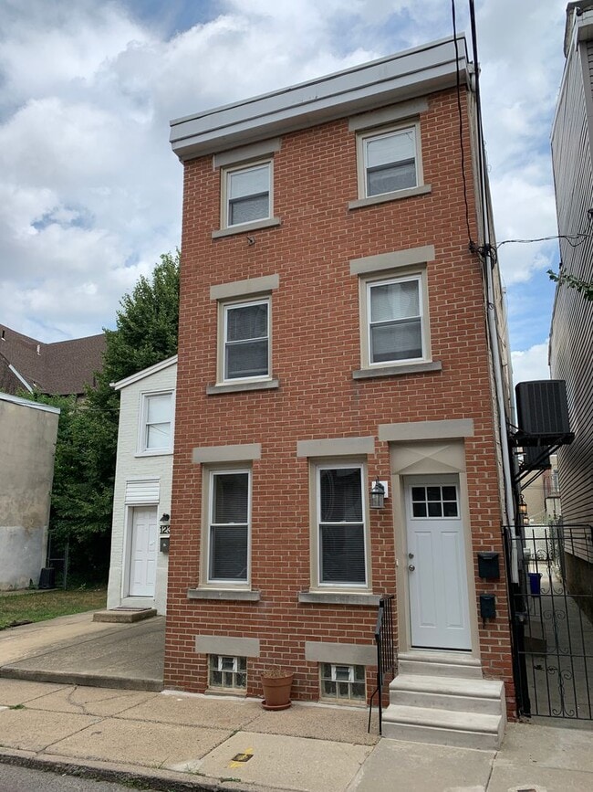 property at 1229 E Oxford St