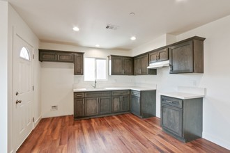 1719 Cedar Ave in Long Beach, CA - Building Photo - Interior Photo