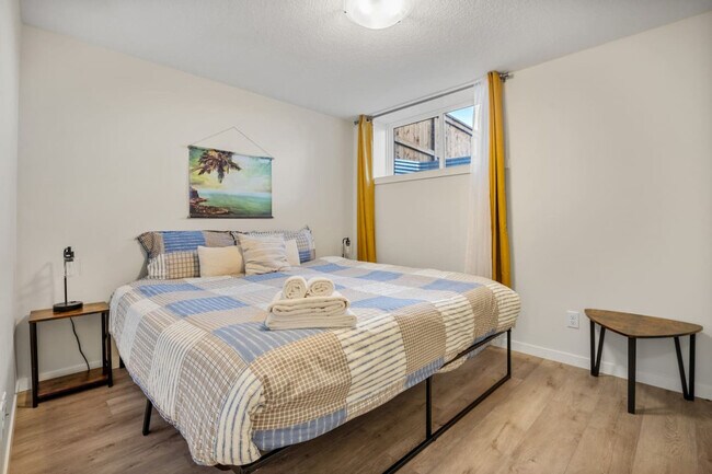260 Rowley Way NW in Calgary, AB - Building Photo - Building Photo