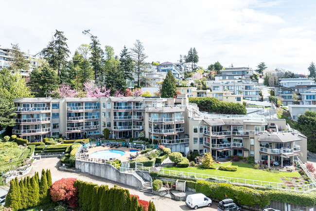 Victoria Terrace in White Rock, BC - Building Photo - Building Photo