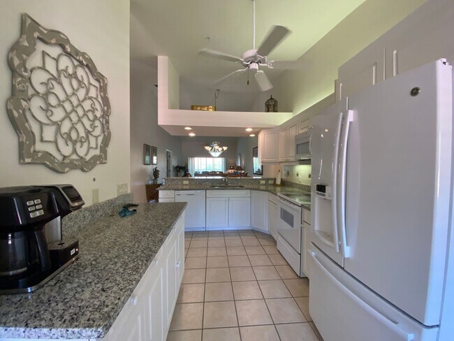 6730 Beach Resort Dr in Naples, FL - Building Photo - Building Photo
