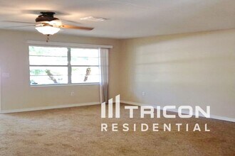 4000 Berkshire Dr in Sarasota, FL - Building Photo - Building Photo