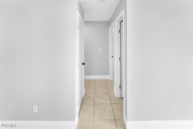 2935 SE 15th Pl in Cape Coral, FL - Building Photo - Building Photo