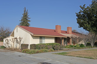 College Park Townhomes in Fresno, CA - Building Photo - Building Photo