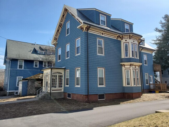 37 Spring St in Malden, MA - Building Photo - Building Photo