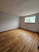 387 Bucks Hl Rd in Waterbury, CT - Building Photo - Building Photo