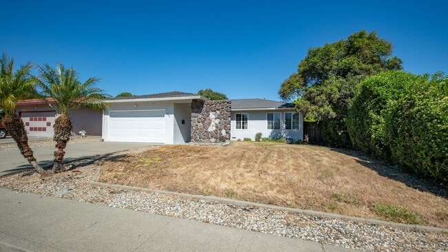 392 Begonia Blvd in Fairfield, CA - Building Photo - Building Photo