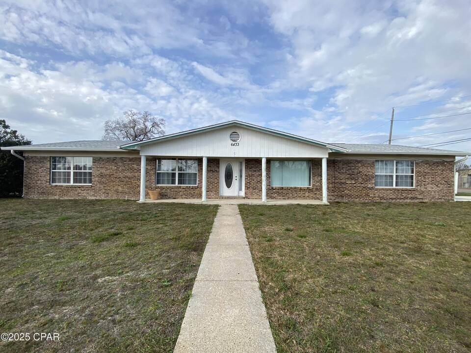 6433 Hiwassee St in Panama City, FL - Building Photo