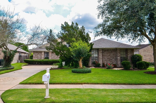 2113 Echo Ridge in Sugar Land, TX - Building Photo - Building Photo