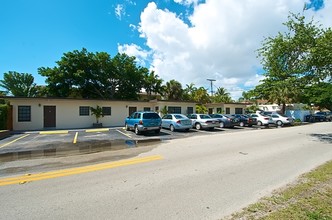 844-845 NE 17th Way in Fort Lauderdale, FL - Building Photo - Building Photo