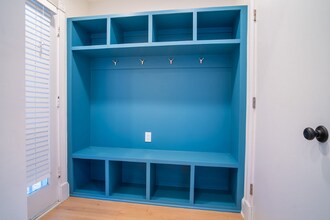 789 Lake Ave NE in Atlanta, GA - Building Photo - Building Photo