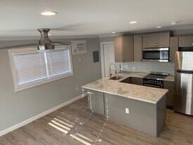 404 Armada Rd S in Venice, FL - Building Photo