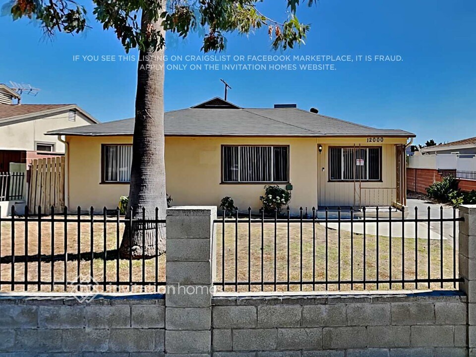 12000 Lorne St in Los Angeles, CA - Building Photo