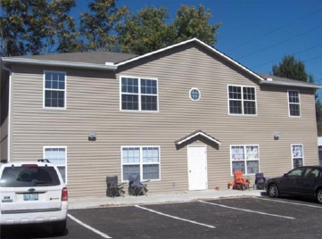 215 S Hudson St in Buckner, MO - Foto de edificio