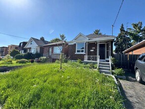 3 Bed 1 Bath - House in Toronto, ON - Building Photo - Building Photo