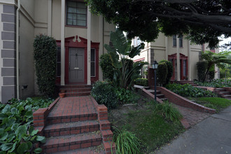 5360-5362 W Olympic Blvd in Los Angeles, CA - Foto de edificio - Building Photo