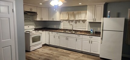 280 Thornton St, Unit 2 in Manchester, NH - Foto de edificio - Building Photo