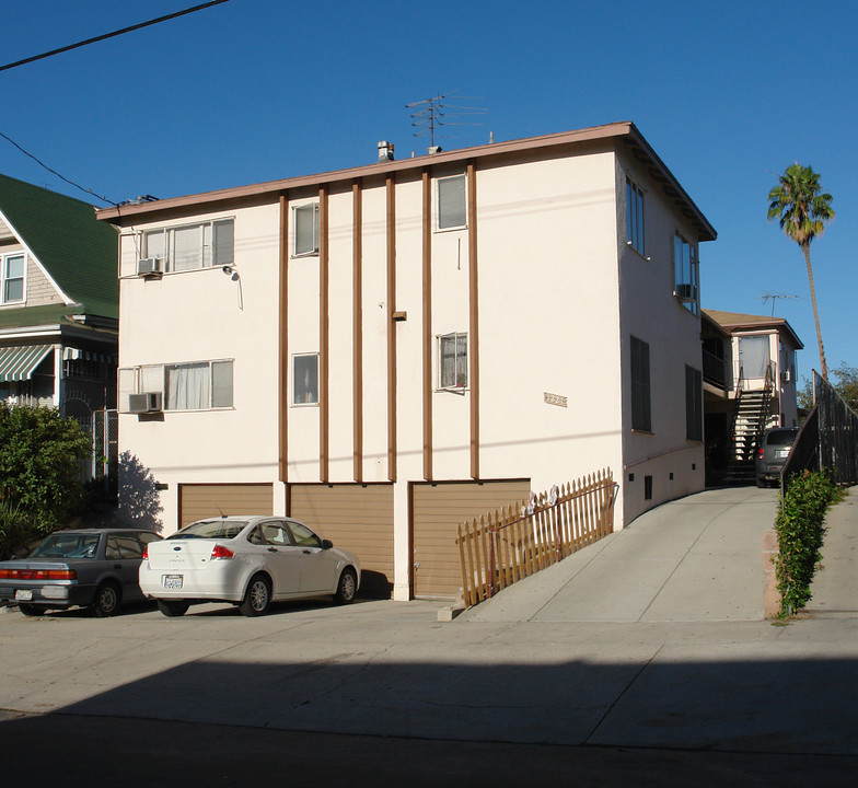 1221 Waterloo St in Los Angeles, CA - Building Photo