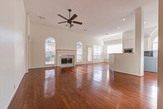 1315 Crescent Pkwy Ct in Houston, TX - Building Photo - Building Photo