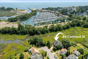 44 Concord St in Fairfield, CT - Building Photo