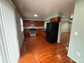 577 Berlant Ave in Roselle, NJ - Building Photo - Building Photo