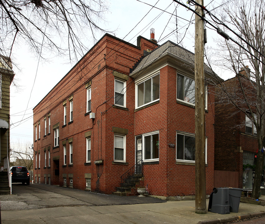 2192 Murray Hill Rd in Cleveland, OH - Foto de edificio